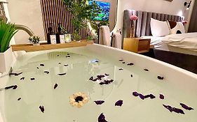 Designer Apartment With Spa Complex & Jacuzzi Near Bahai Garden Haifa
